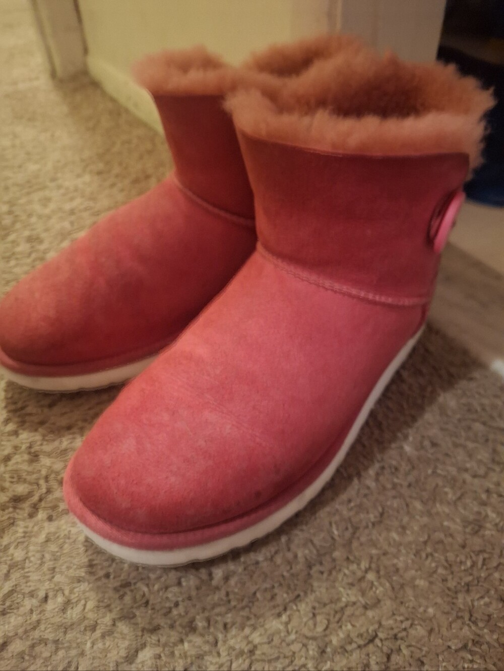 Cute UGG Short Faux-Sheepskin Winter Boots Fuchsia Pink Size 8